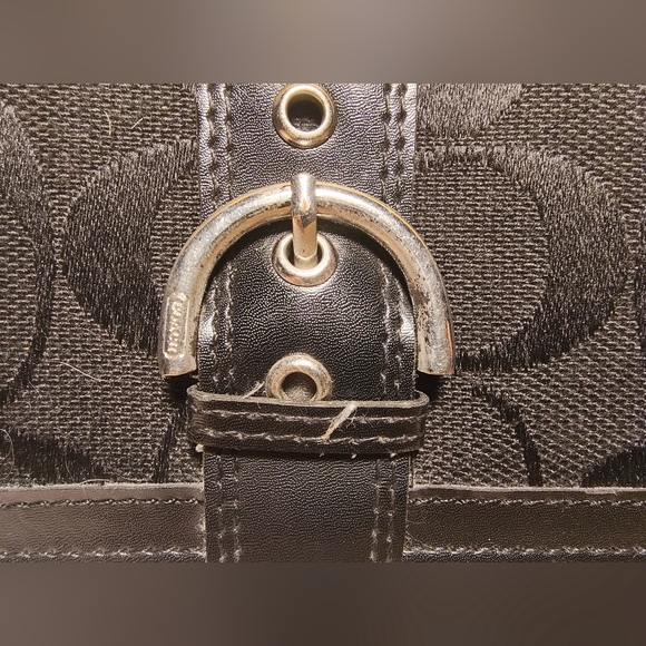 Coach Campbell Buckle Trifold Wallet - Picture 5 of 9